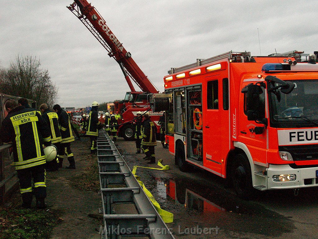 LKW stuerzt um A 3 Rich Frankfurt AK Heumar P0411.JPG